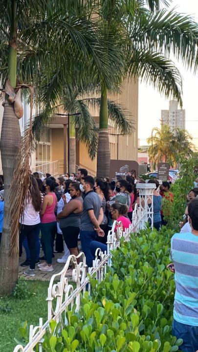 Foto 9 de 9 — Pedido de Socorro: Cerca de 500 pessoas “abraçam” Santa Casa de Araraquara